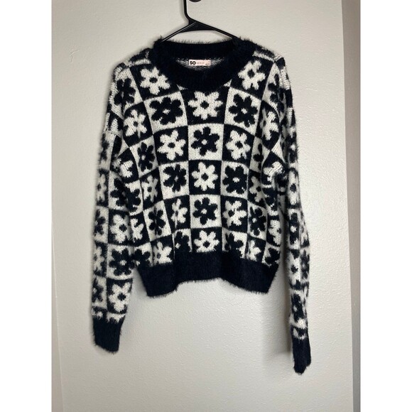 so Sweaters - SO Fuzzy Daisy Checkered Sweater Black White Eyelash Knit Floral Grid Pullover
